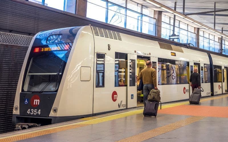 Дізнайтеся все, що вам потрібно знати про метро Валенсії в Іспанії
